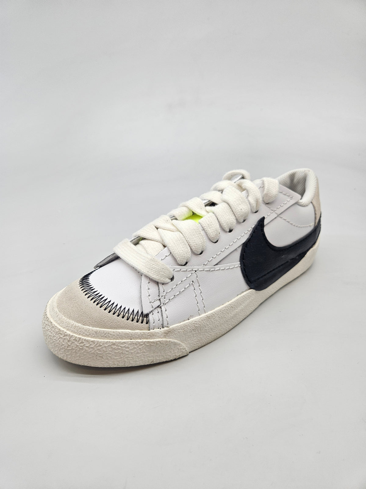 NIKE NOVI PATIKI BR 39