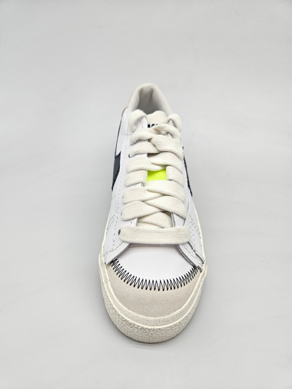 NIKE NOVI PATIKI BR 39