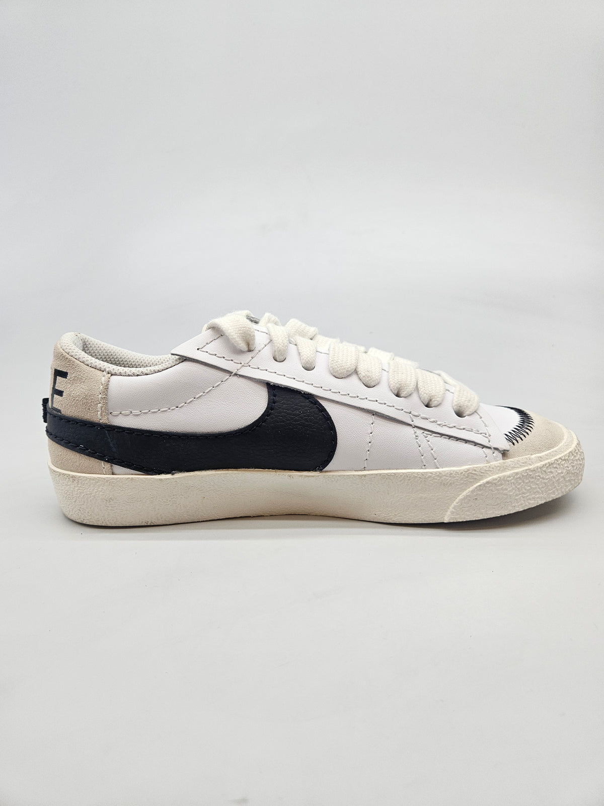 NIKE NOVI PATIKI BR 39