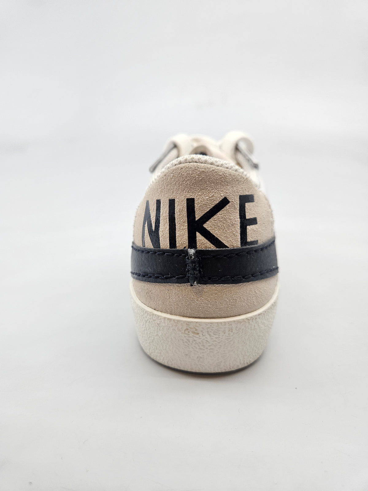 NIKE NOVI PATIKI BR 39