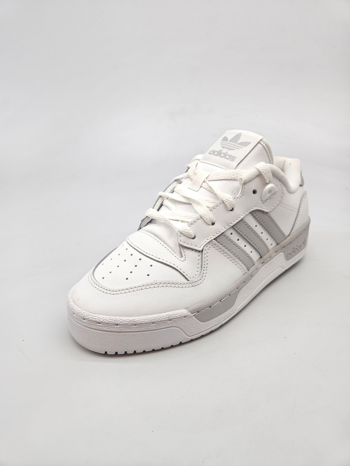 ADIDAS NOVI ORIGINAL PATIKI BR 38