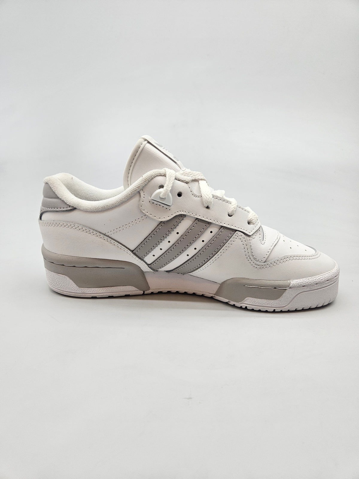 ADIDAS NOVI ORIGINAL PATIKI BR 38