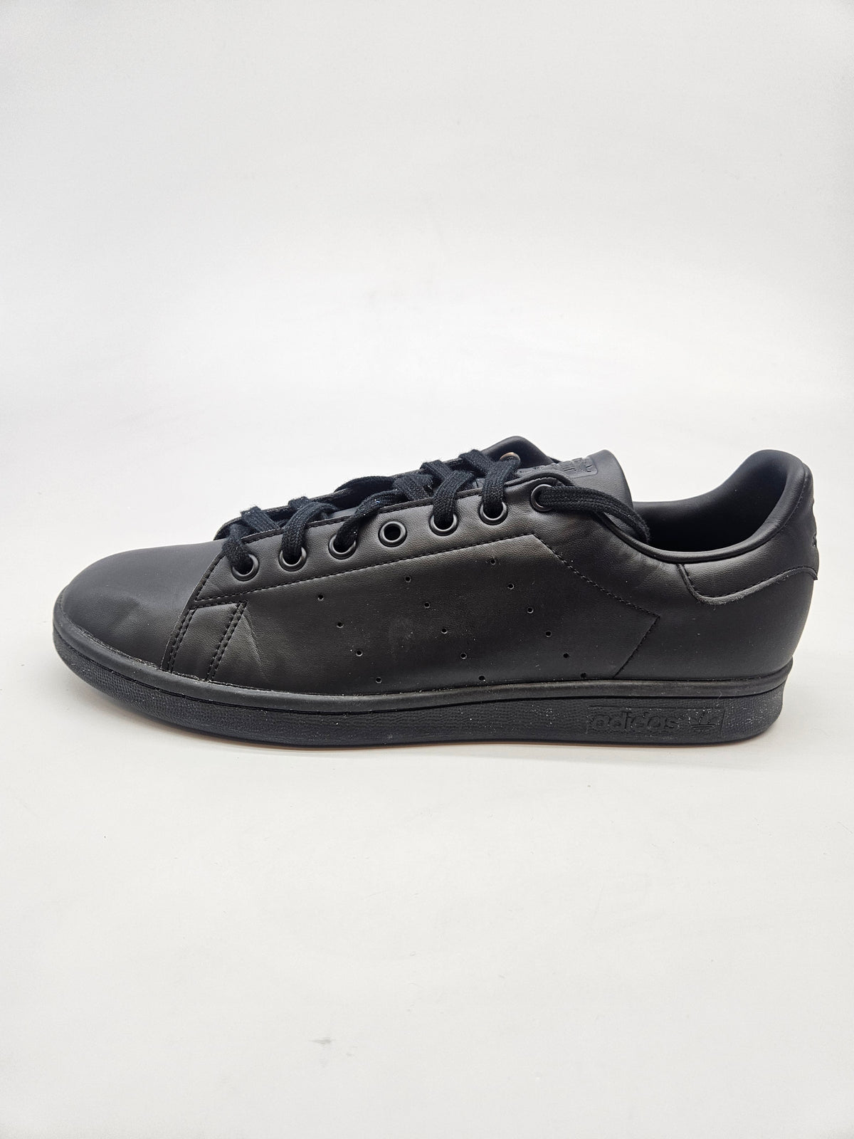 ADIDAS NOVI ORIGINAL PATIKI BR 44