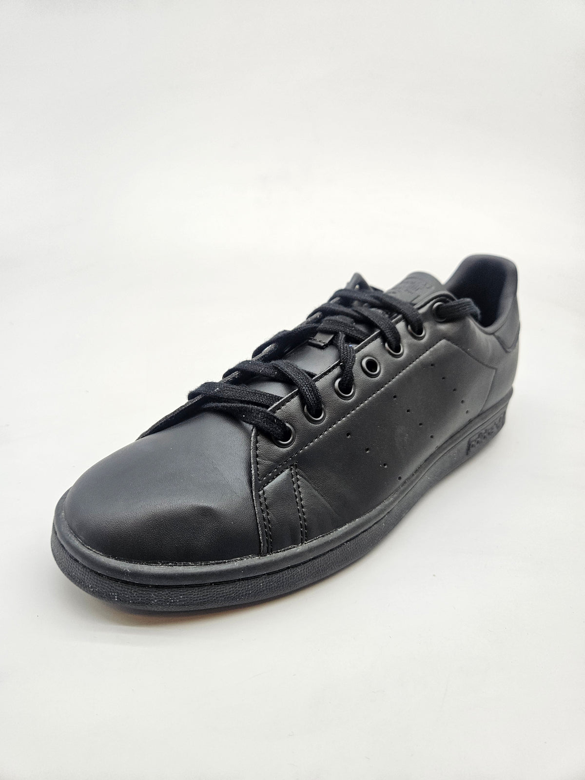 ADIDAS NOVI ORIGINAL PATIKI BR 44