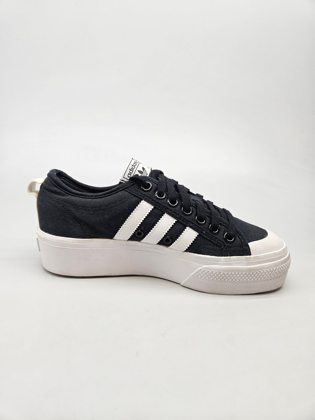 ADIDAS NOVI ORIGINAL PATIKI BR 40.5