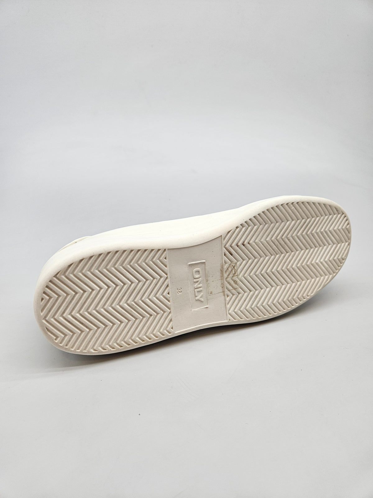 ONLY NOVI ORIGINAL PATIKI BR 38