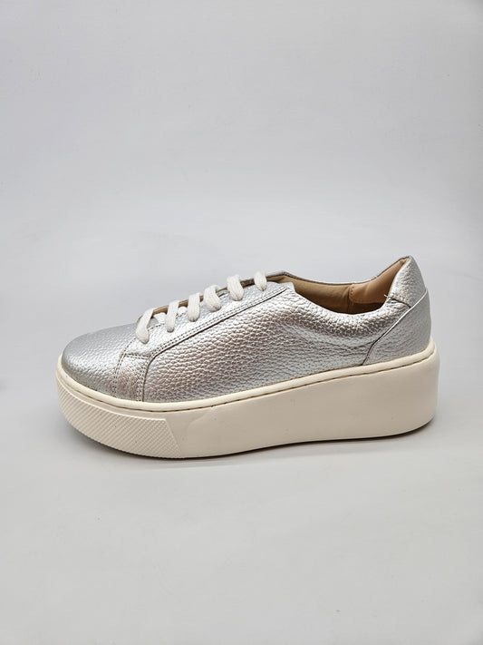 NEXT NOVI ORIGINAL PATIKI BR 38.5