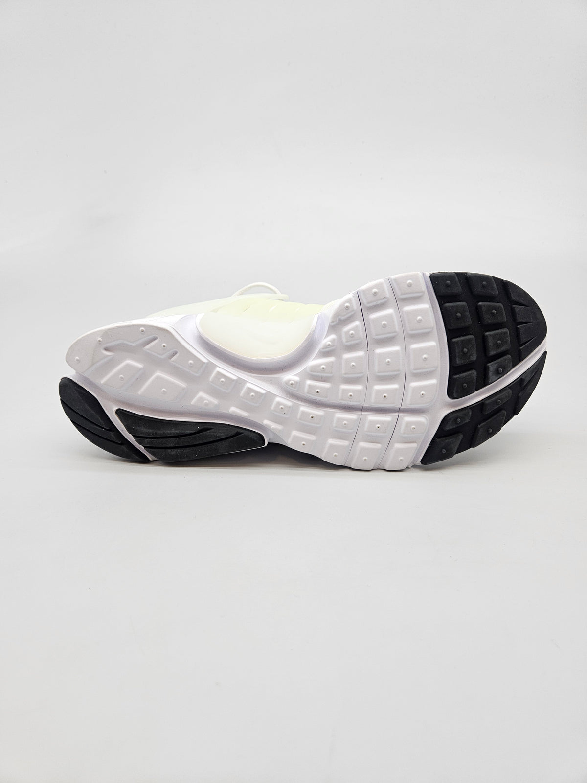NIKE NOVI PATIKI BR 37.5