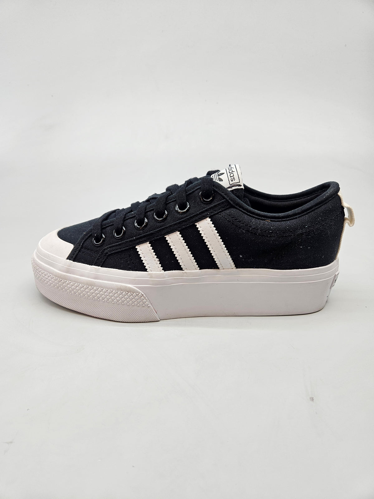 ADIDAS NOVI ORIGINAL PATIKI BR 39