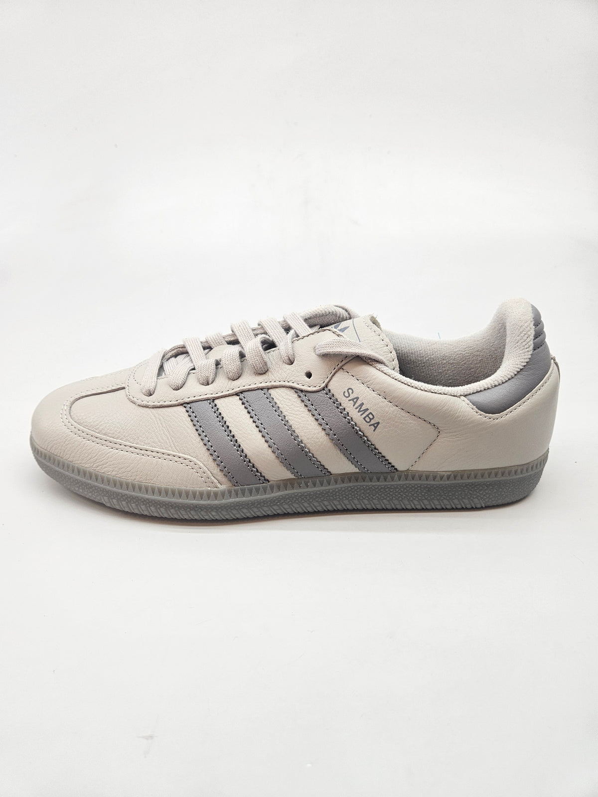 ADIDAS NOVI ORIGINAL PATIKI BR 40