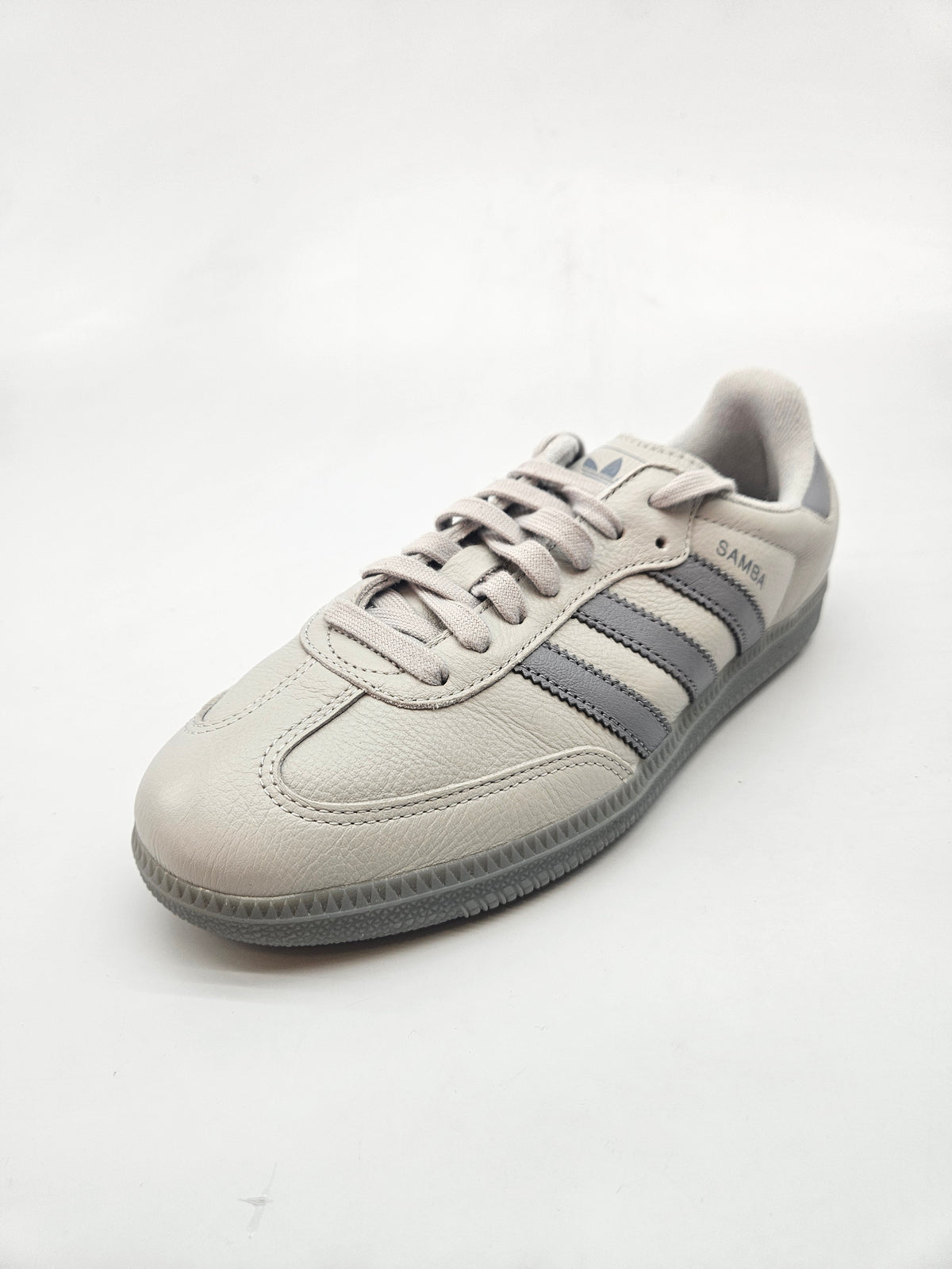 ADIDAS NOVI ORIGINAL PATIKI BR 40