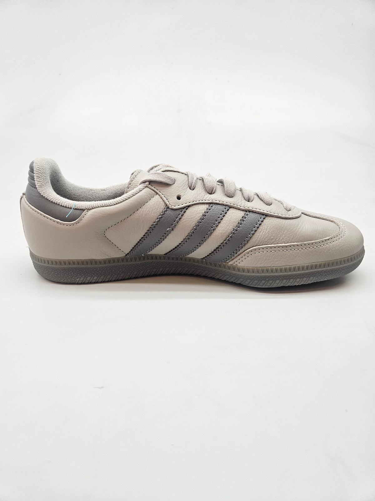 ADIDAS NOVI ORIGINAL PATIKI BR 40