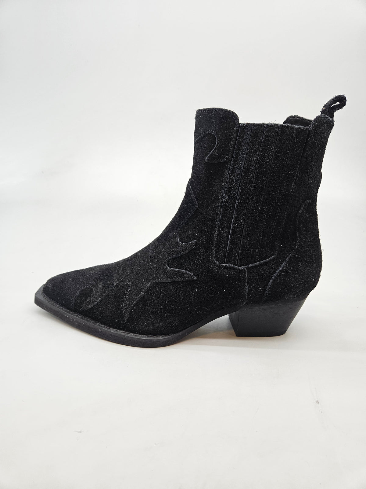 ONLY NOVI ORIGINAL CIZMI BR 38