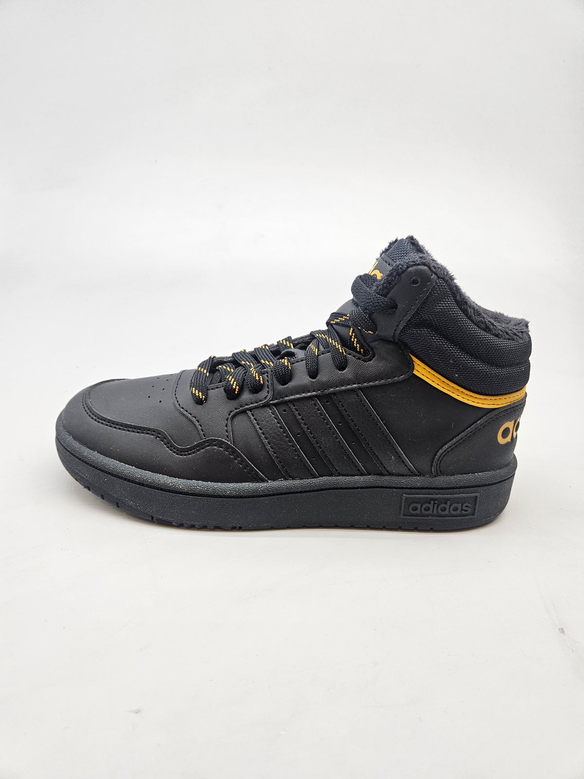 ADIDAS  NOVI ORIGINAL CIZMI BR 36