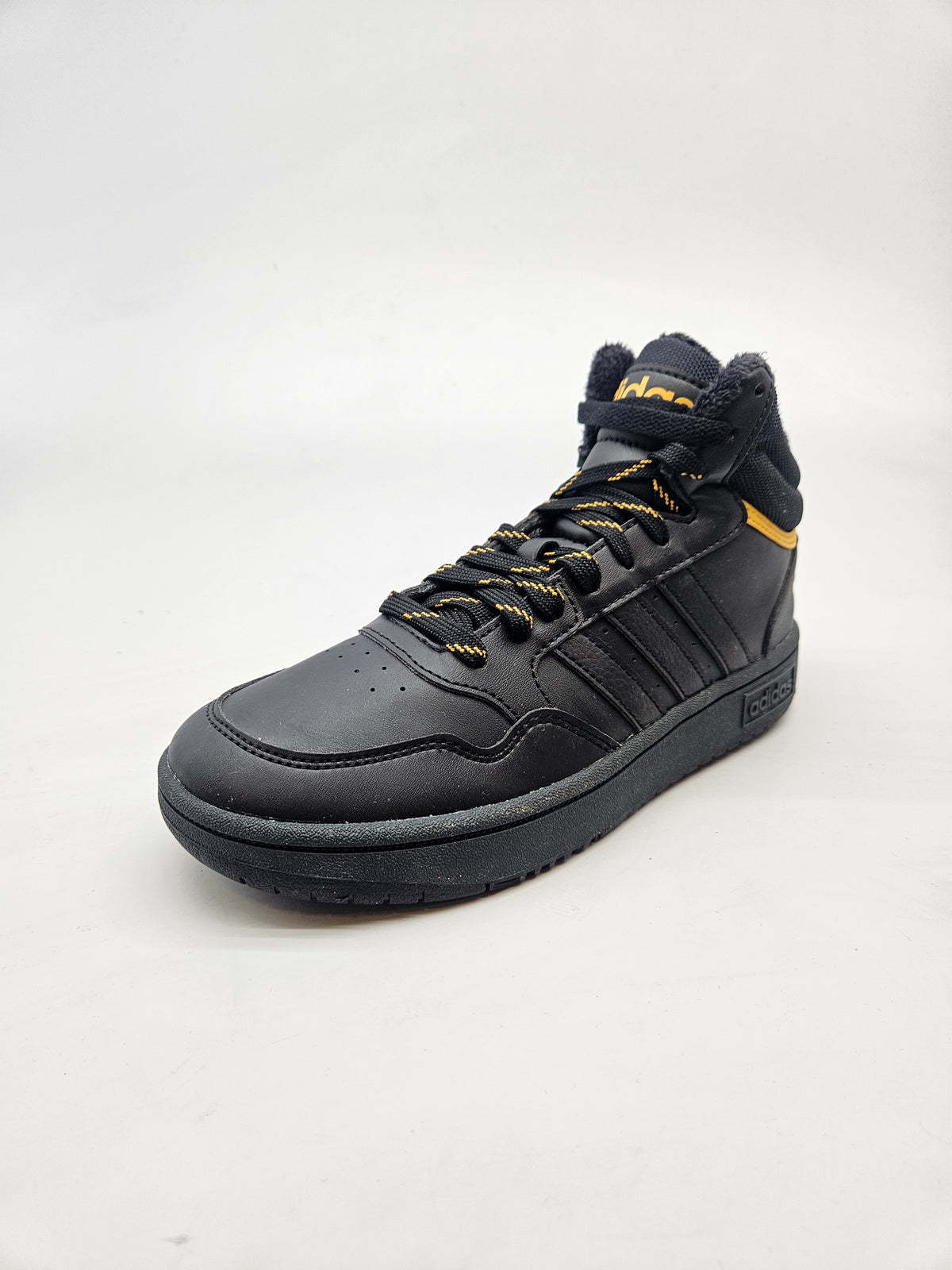 ADIDAS  NOVI ORIGINAL CIZMI BR 36