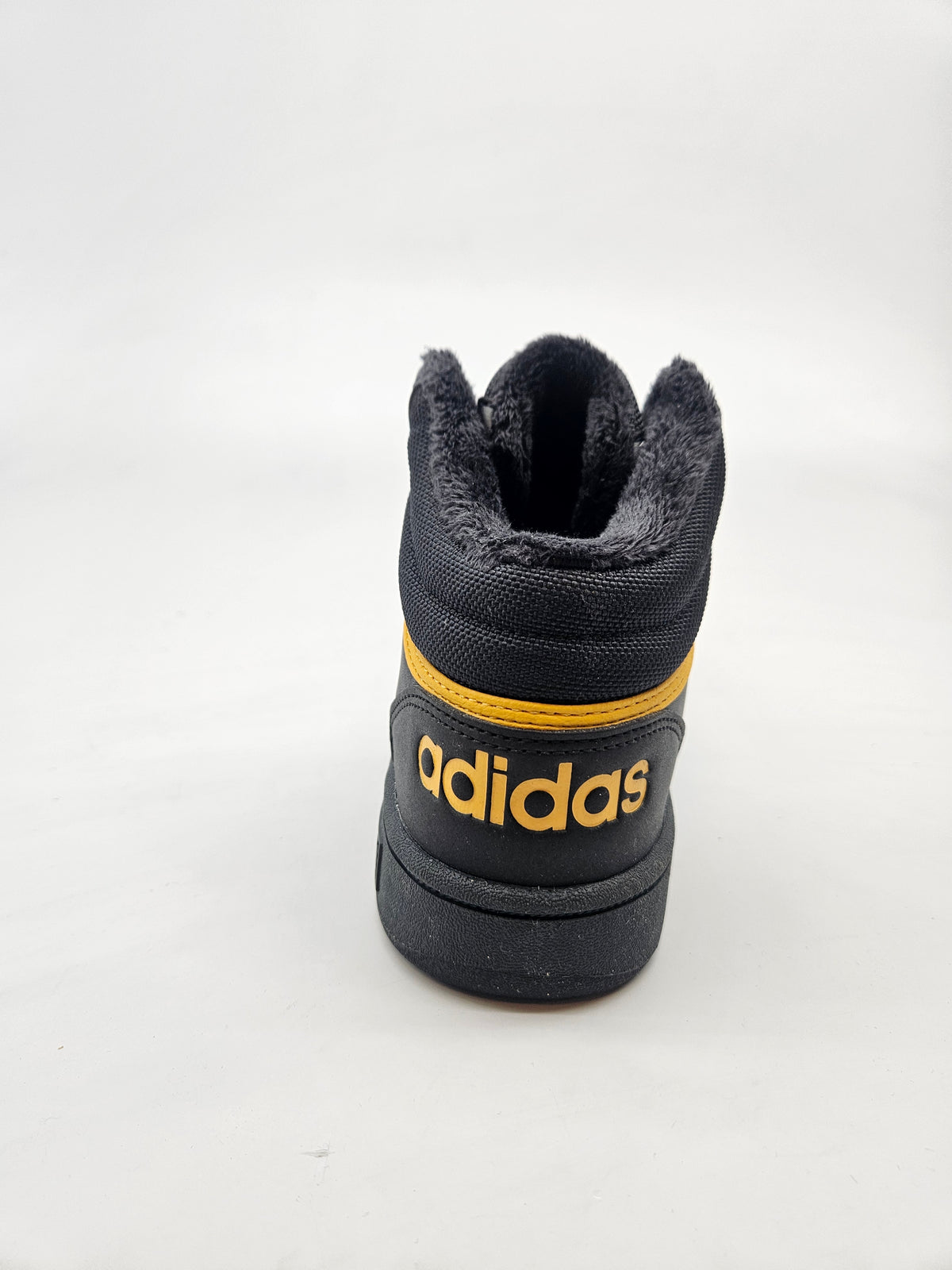 ADIDAS  NOVI ORIGINAL CIZMI BR 36