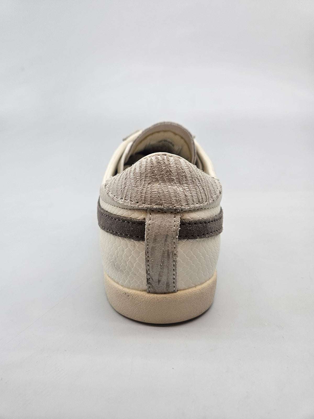 GOLA NOVI ORIGINAL PATIKI BR 40