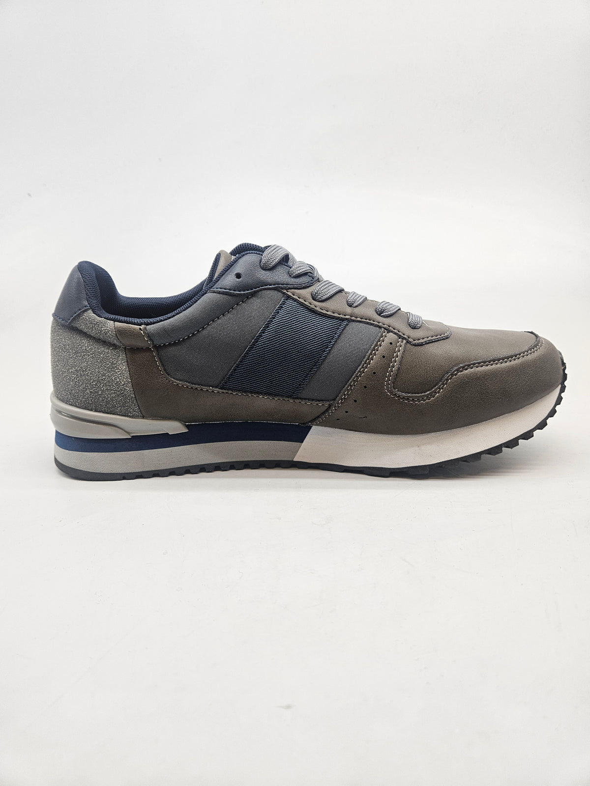 CARRERA NOVI ORIGINAL PATIKI BR 44