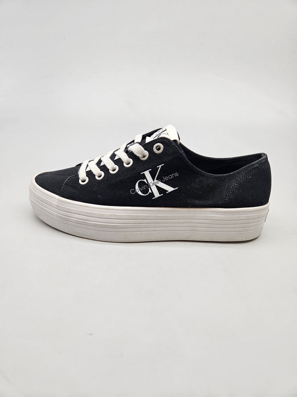 CALVIN KLEIN NOVI ORIGINAL PATIKI BR 40