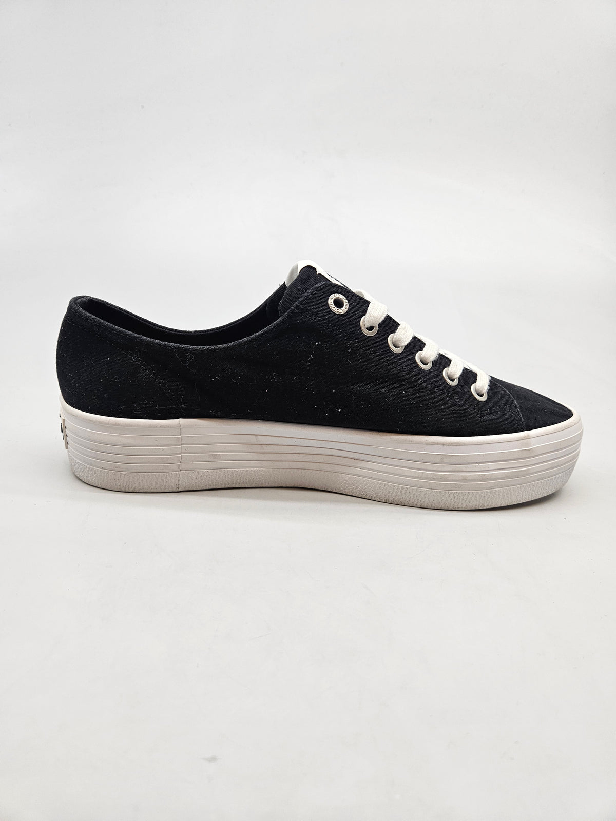 CALVIN KLEIN NOVI ORIGINAL PATIKI BR 40