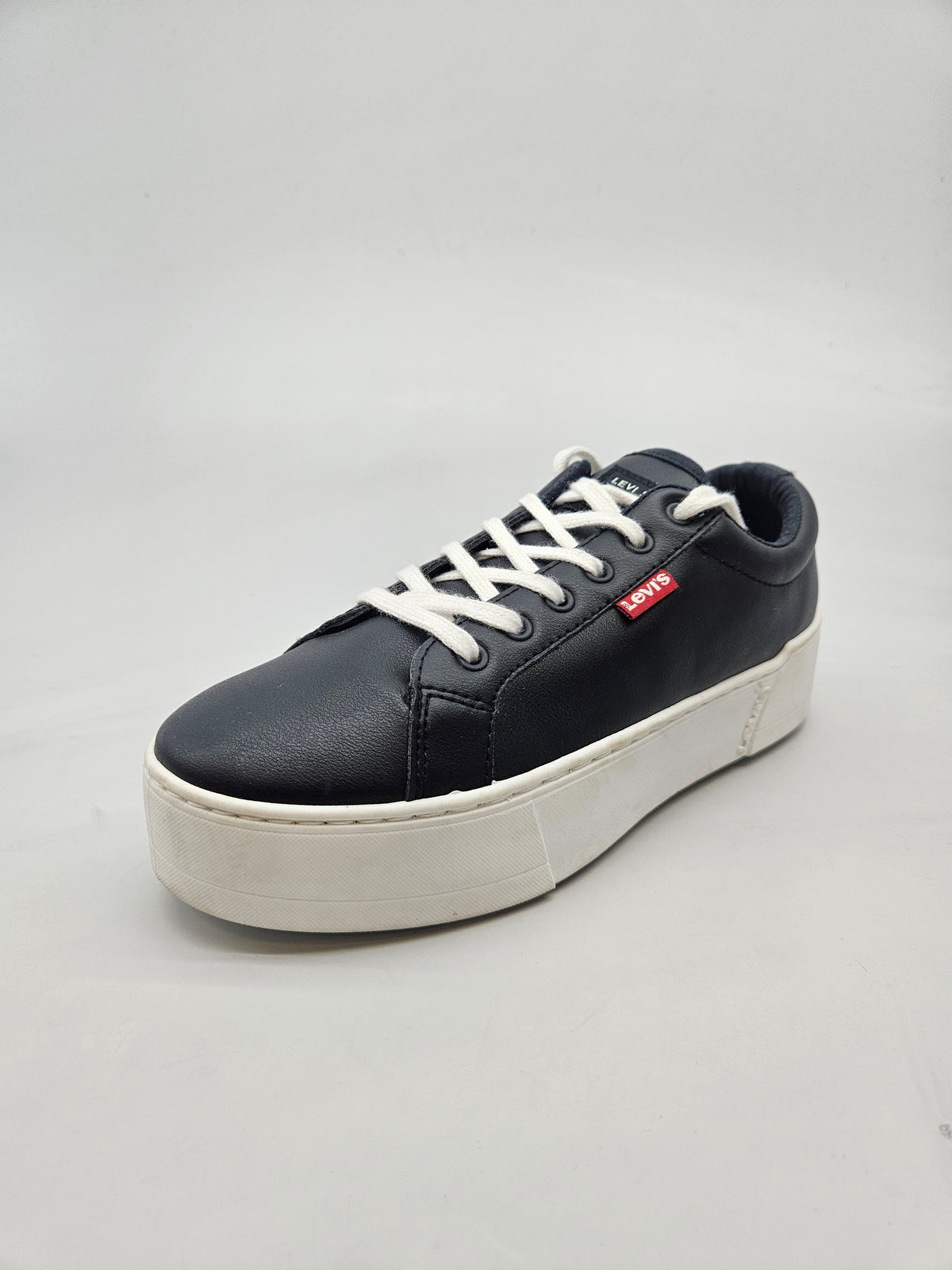 LEVIS NOVI ORIGINAL PATIKI BR 37