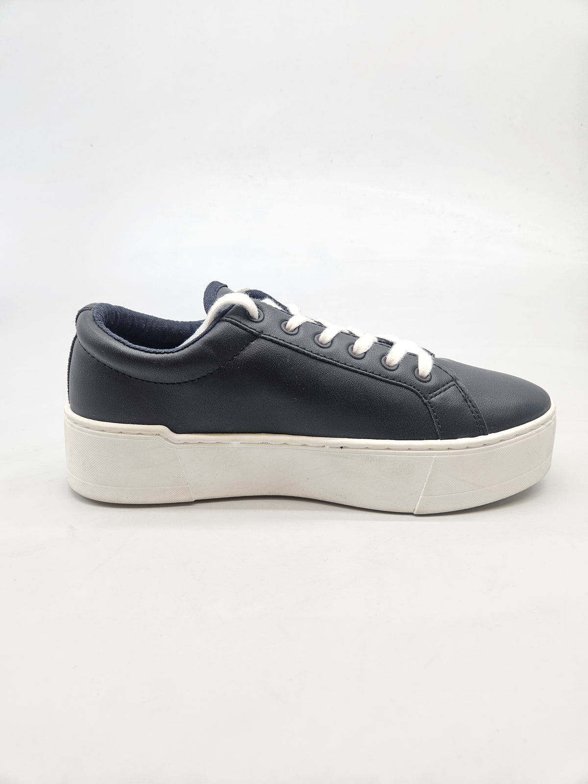 LEVIS NOVI ORIGINAL PATIKI BR 37