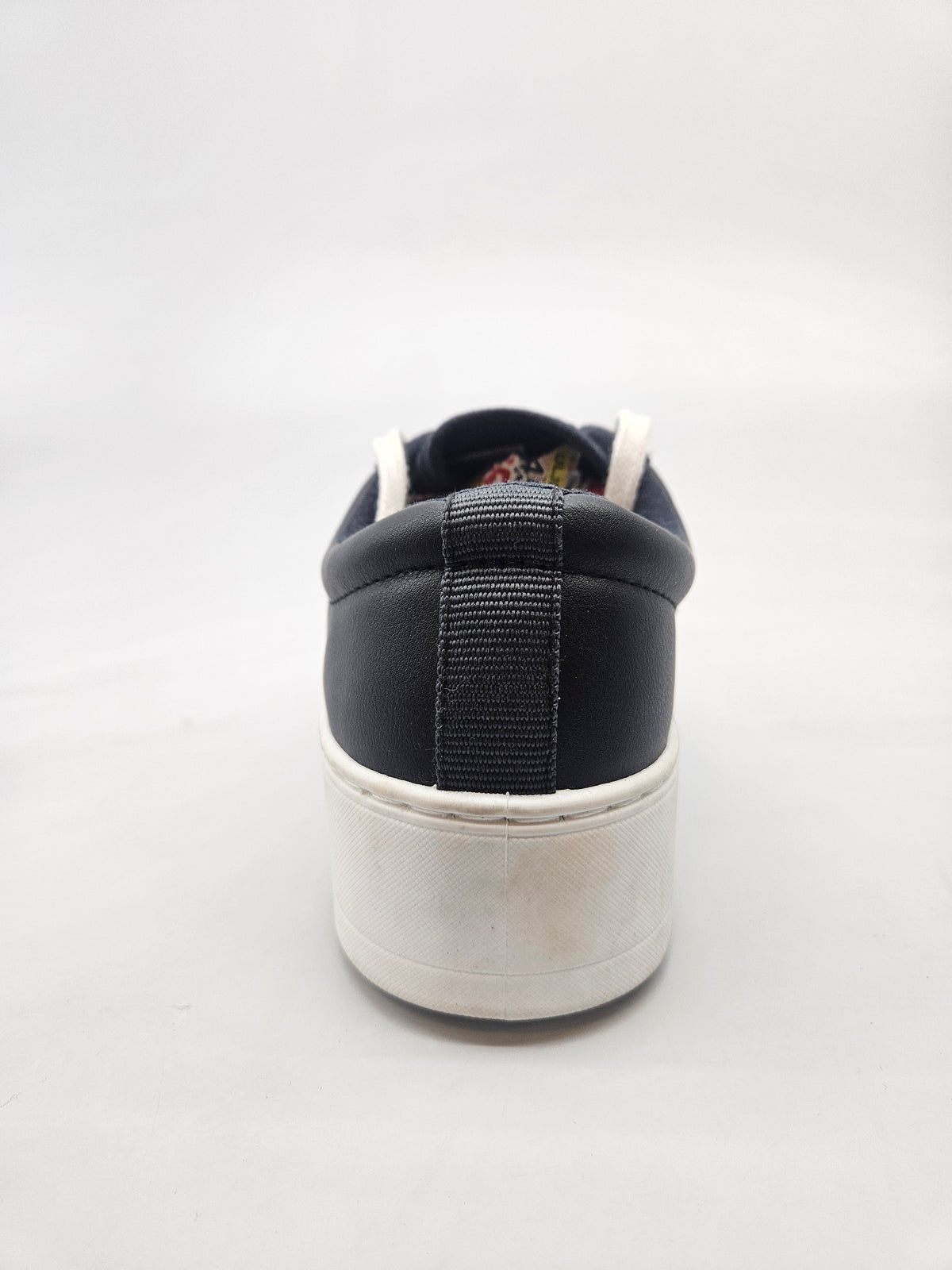 LEVIS NOVI ORIGINAL PATIKI BR 37