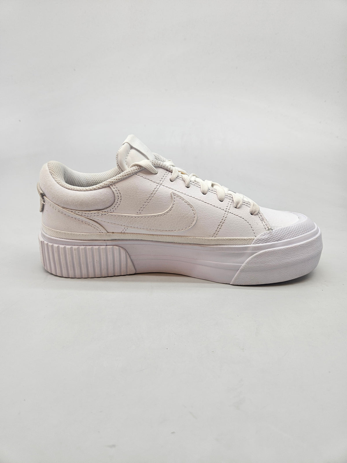 NIKE NOVI ORIGINAL PATIKI BR 37.5