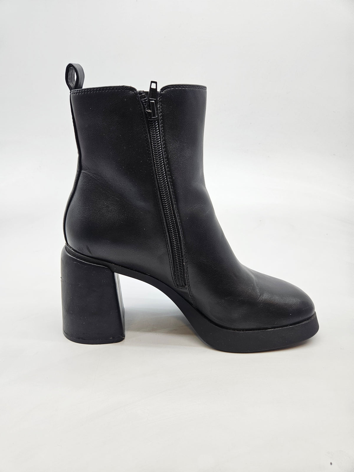 LIU JO ORIGINAL CIZMI BR 40