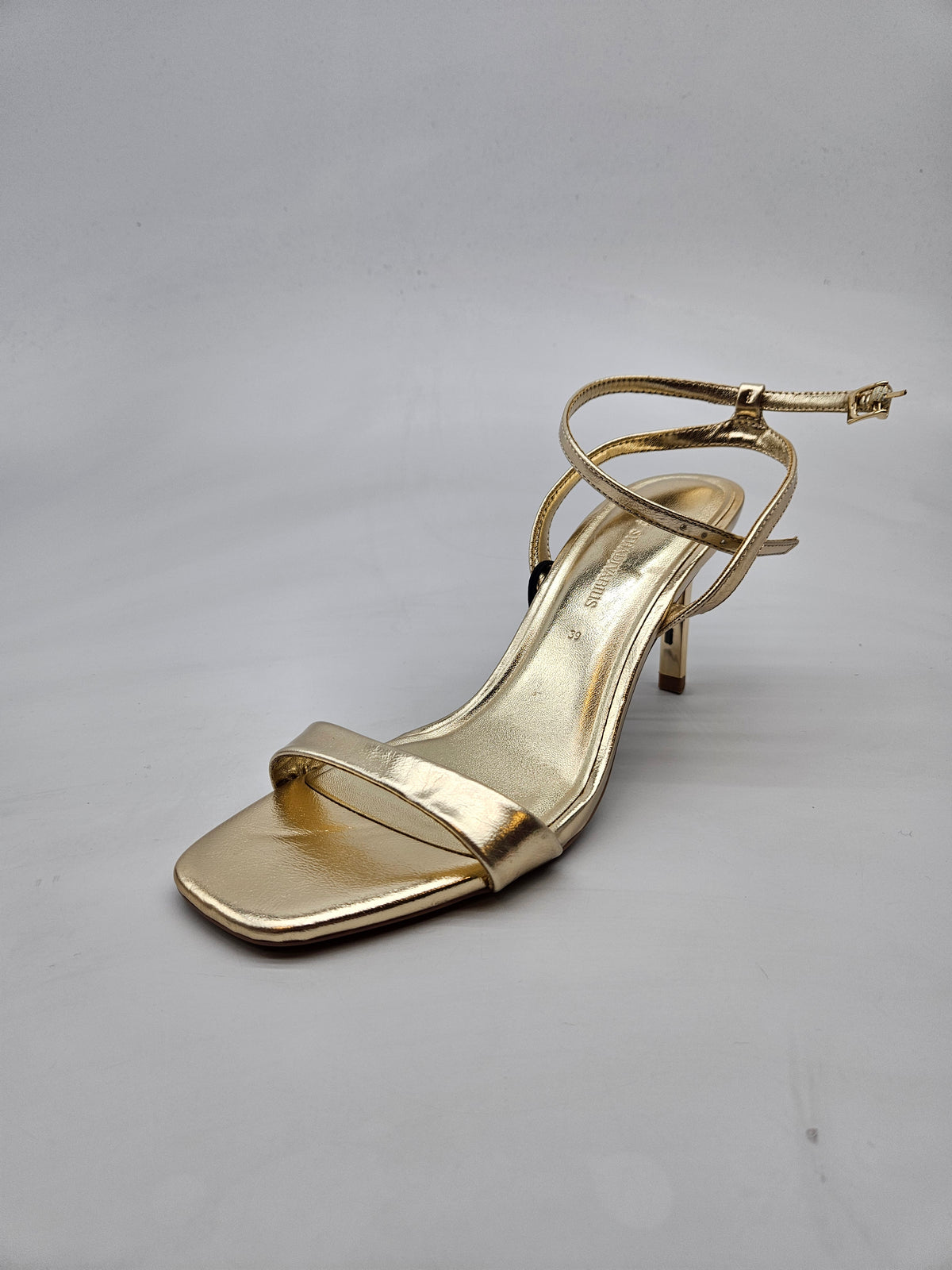 STRADIVARIUS ORIGINAL STIKLI BR 39