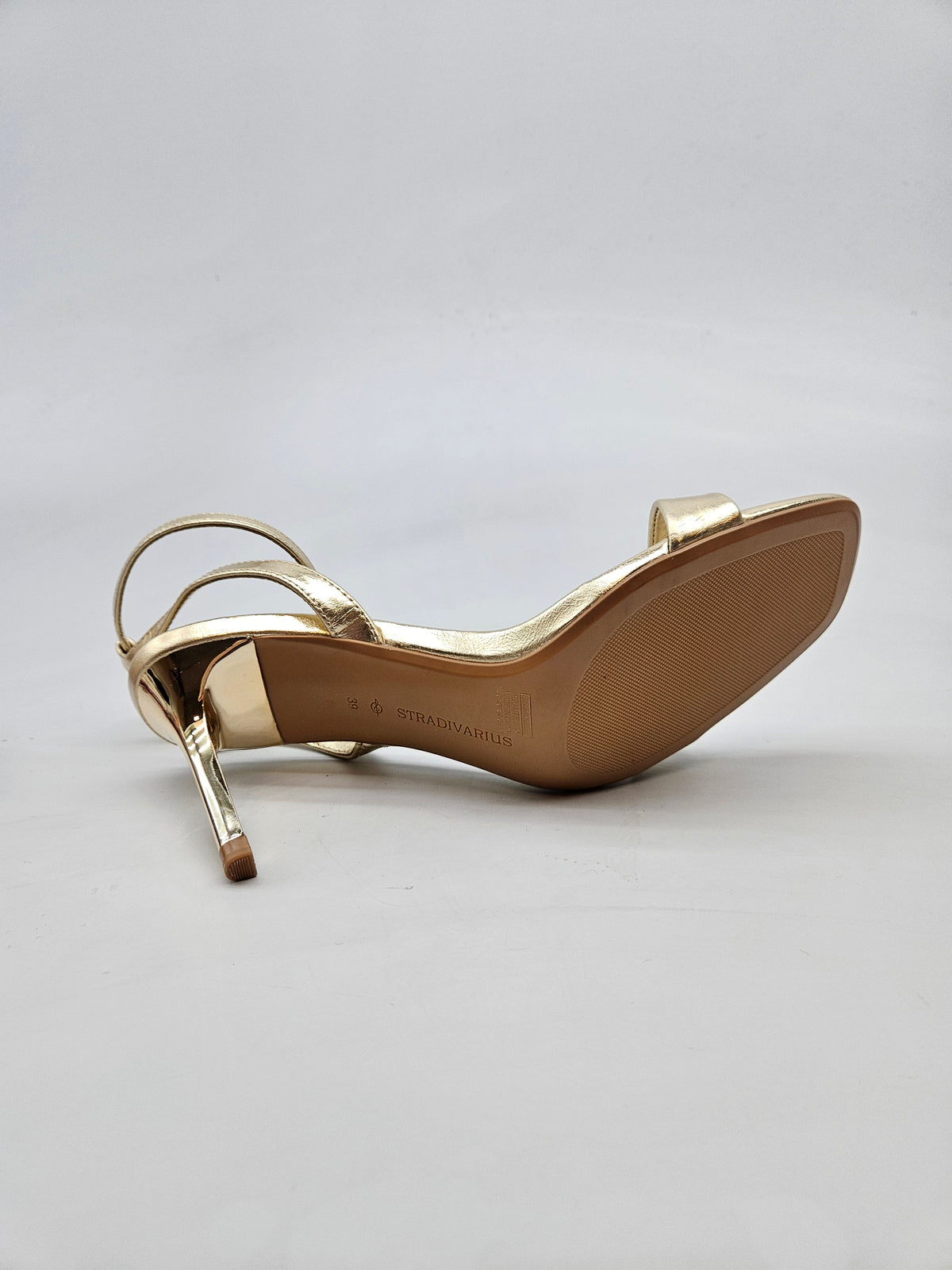 STRADIVARIUS ORIGINAL STIKLI BR 39