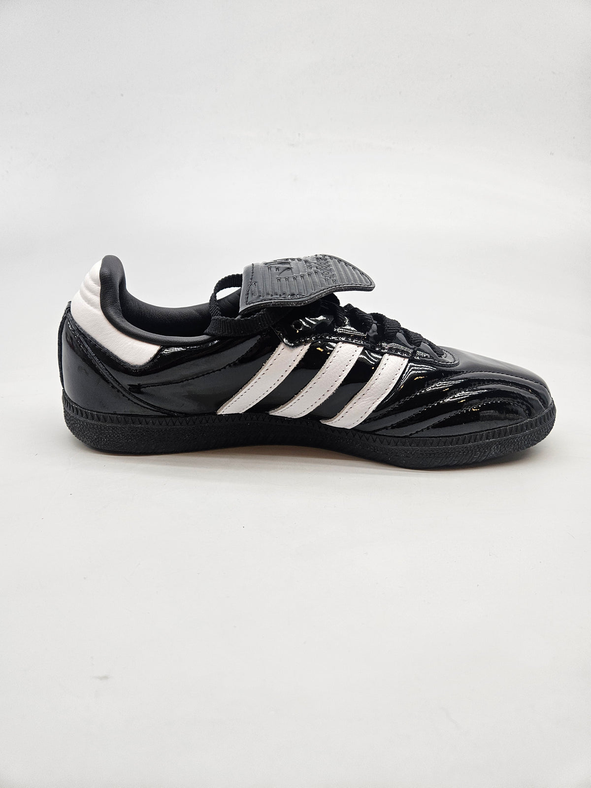 ADIDAS NOVI ORIGINAL PATIKI BR 38.5
