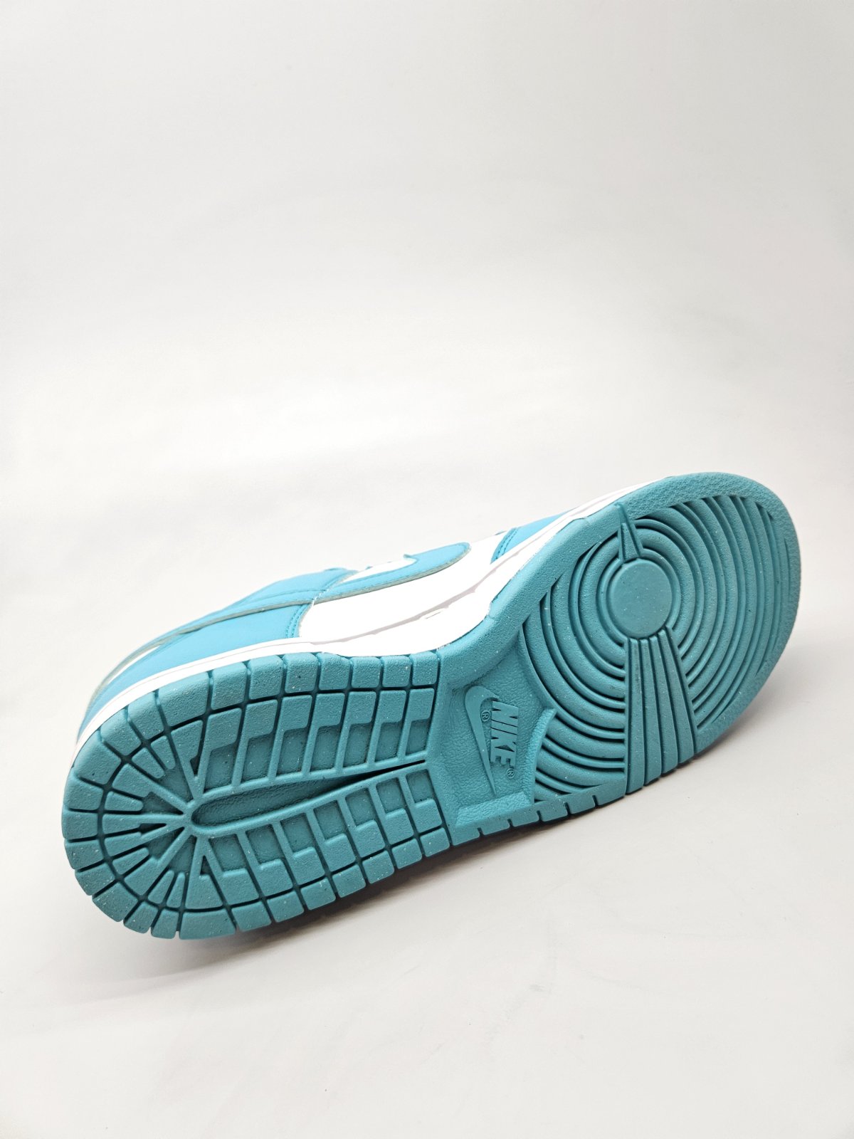 NIKE NOVI ORIGINAL PATIKI BR 40.5