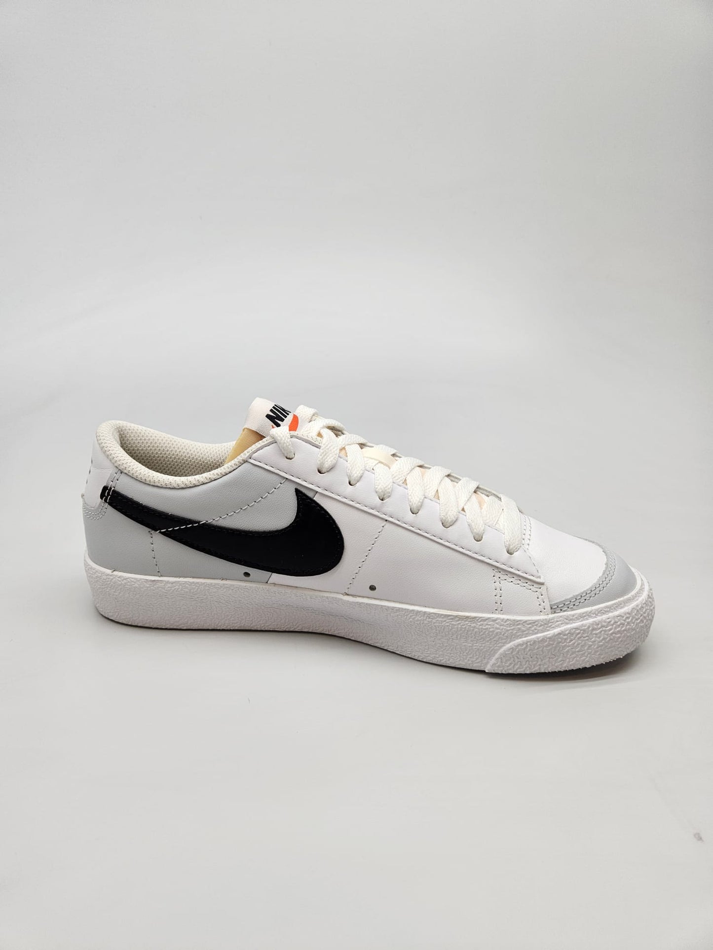 NIKE NOVI ORIGINAL PATIKI BR 38.5