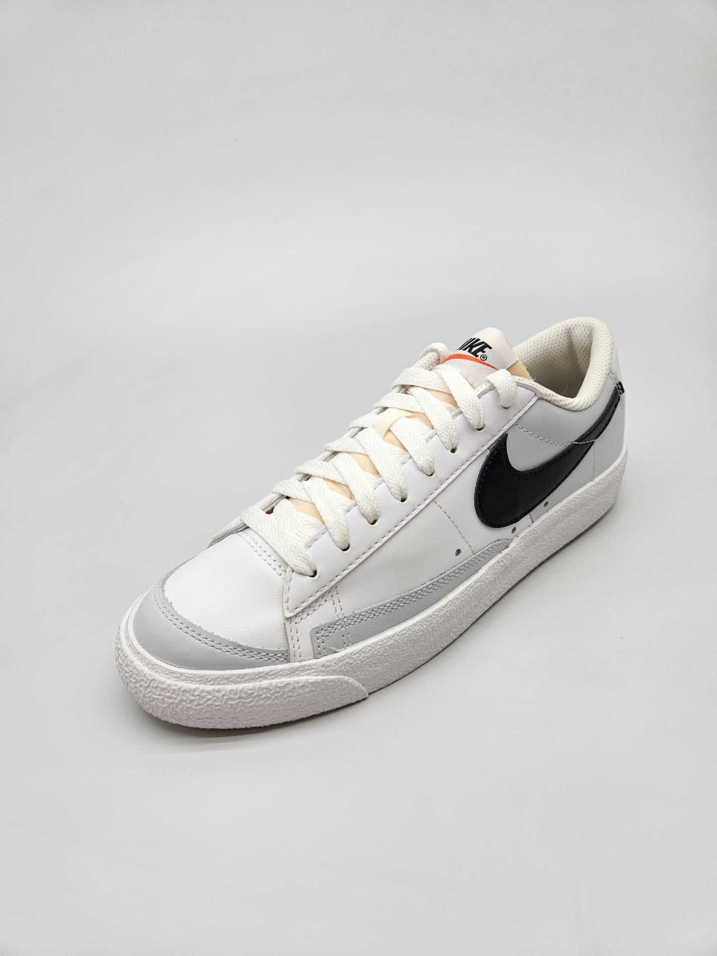 NIKE NOVI ORIGINAL PATIKI BR 38.5