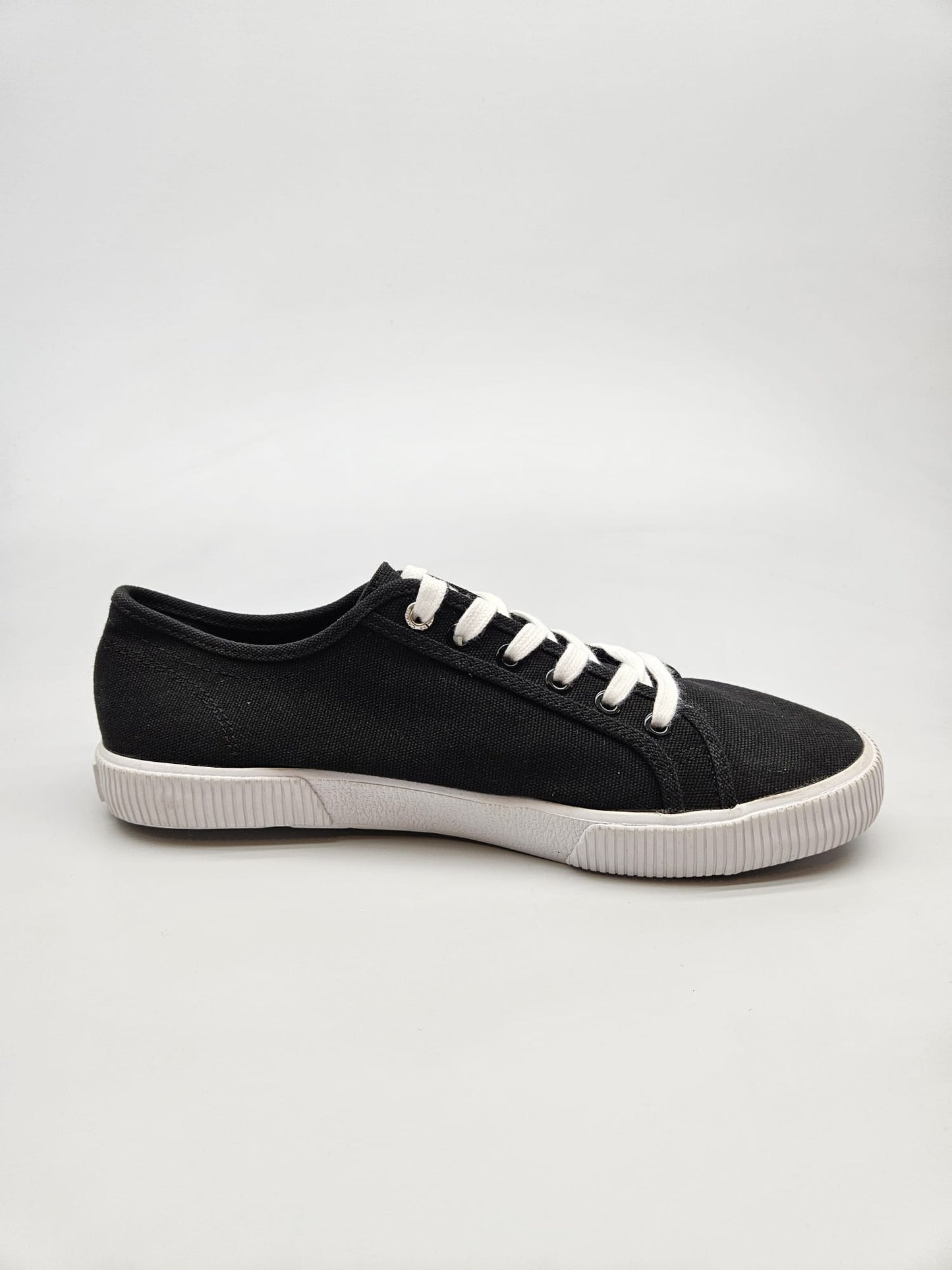CALVIN KLEIN NOVI ORIGINAL PATIKI BR 41