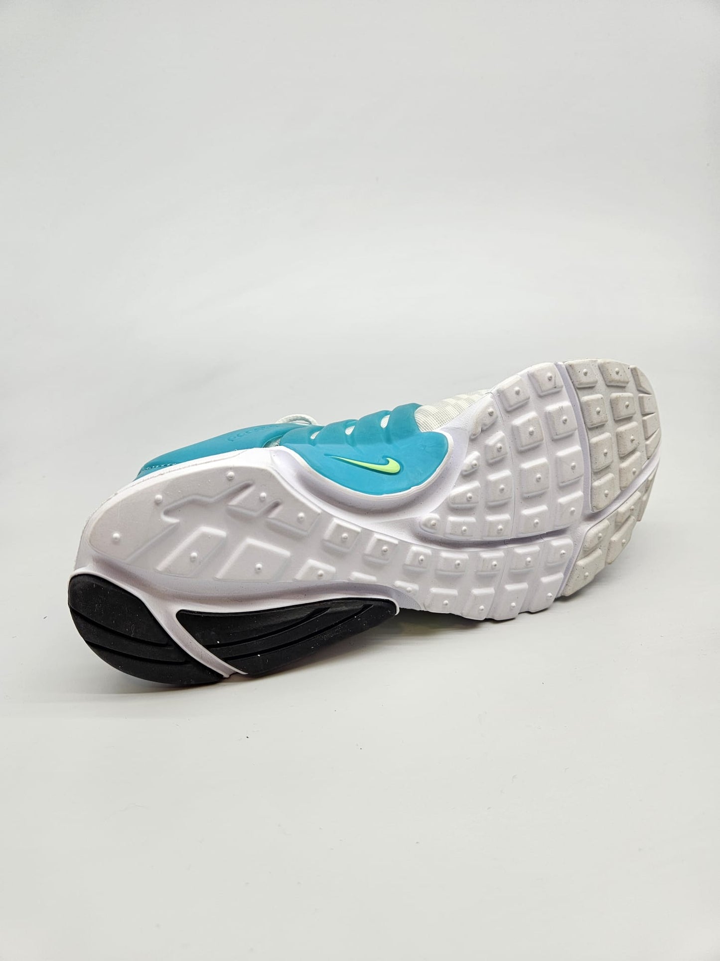 NIKE NOVI ORIGINAL PATIKI BR 37.5