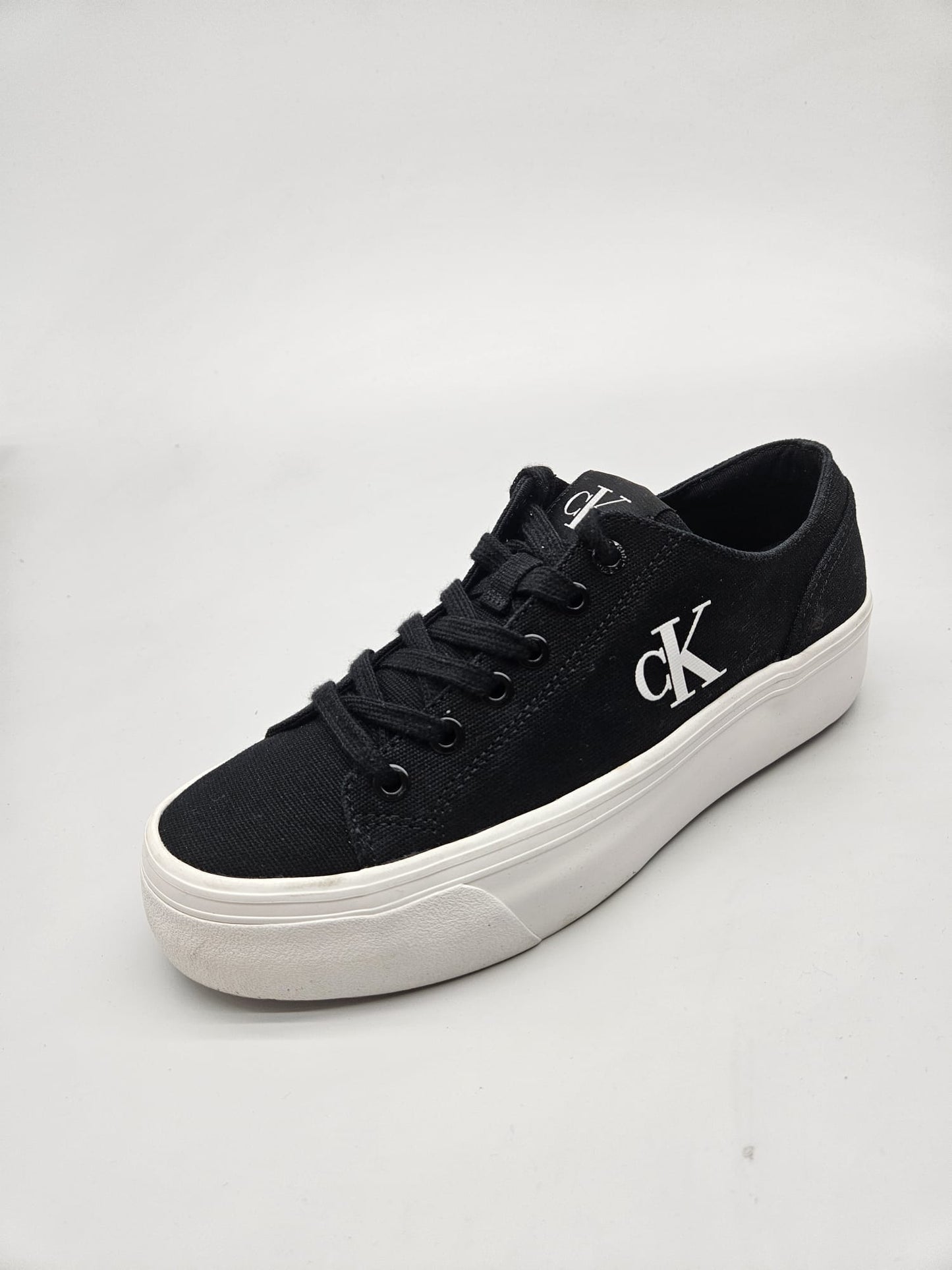 CALVIN KLEIN NOVI ORIGINAL PATIKI BR 39