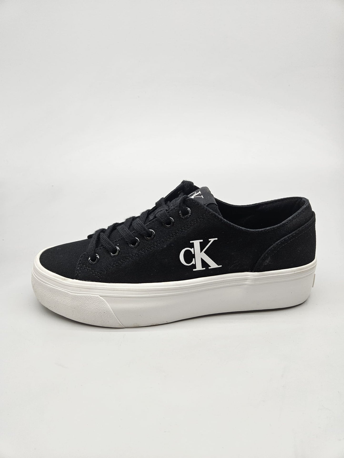 CALVIN KLEIN NOVI ORIGINAL PATIKI BR 39