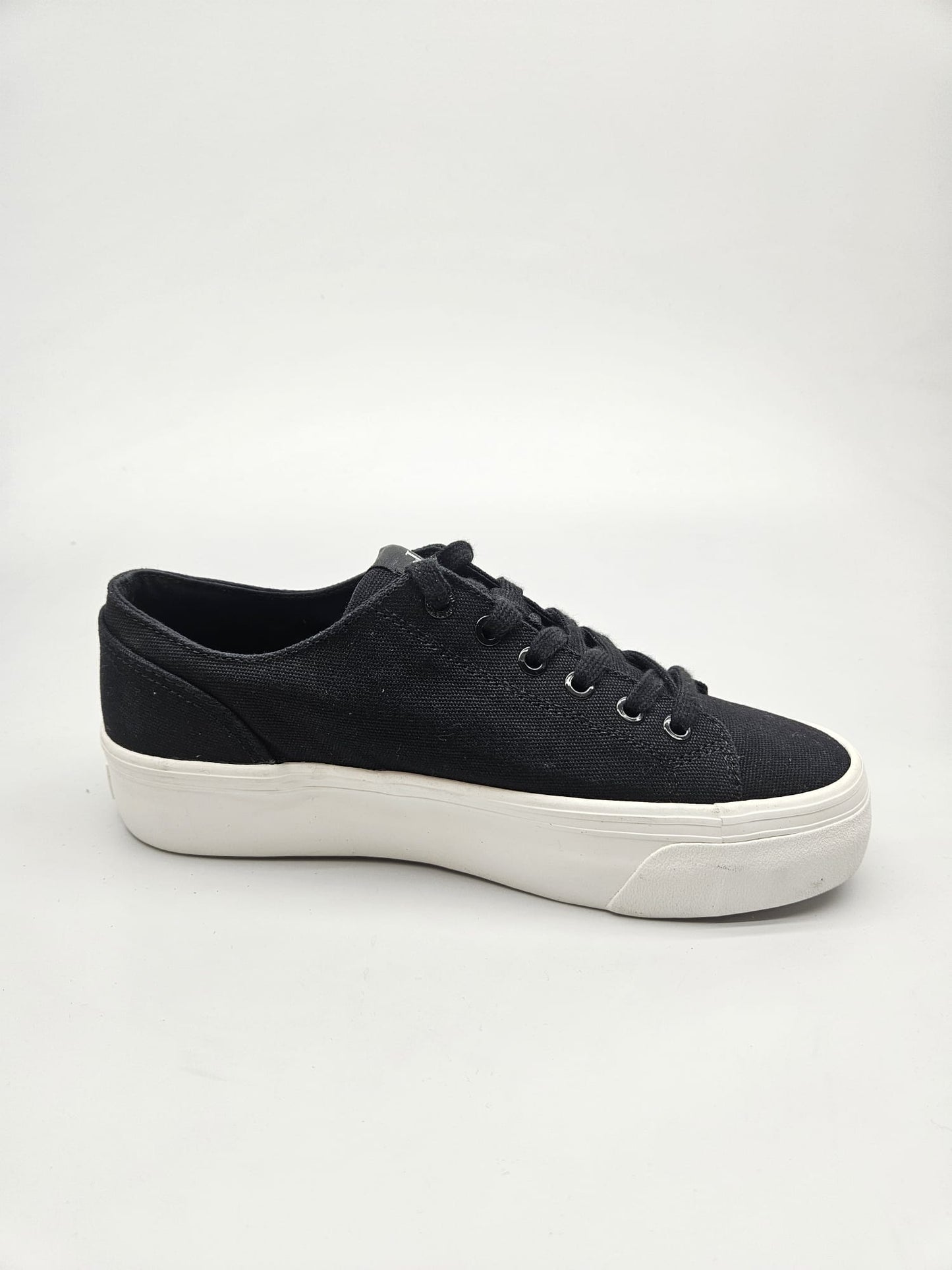 CALVIN KLEIN NOVI ORIGINAL PATIKI BR 39
