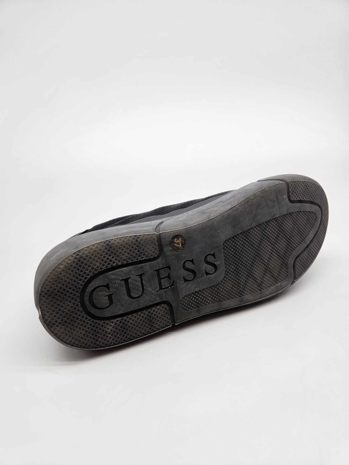 GUESS NOVI ORIGINAL PATIKI BR 37
