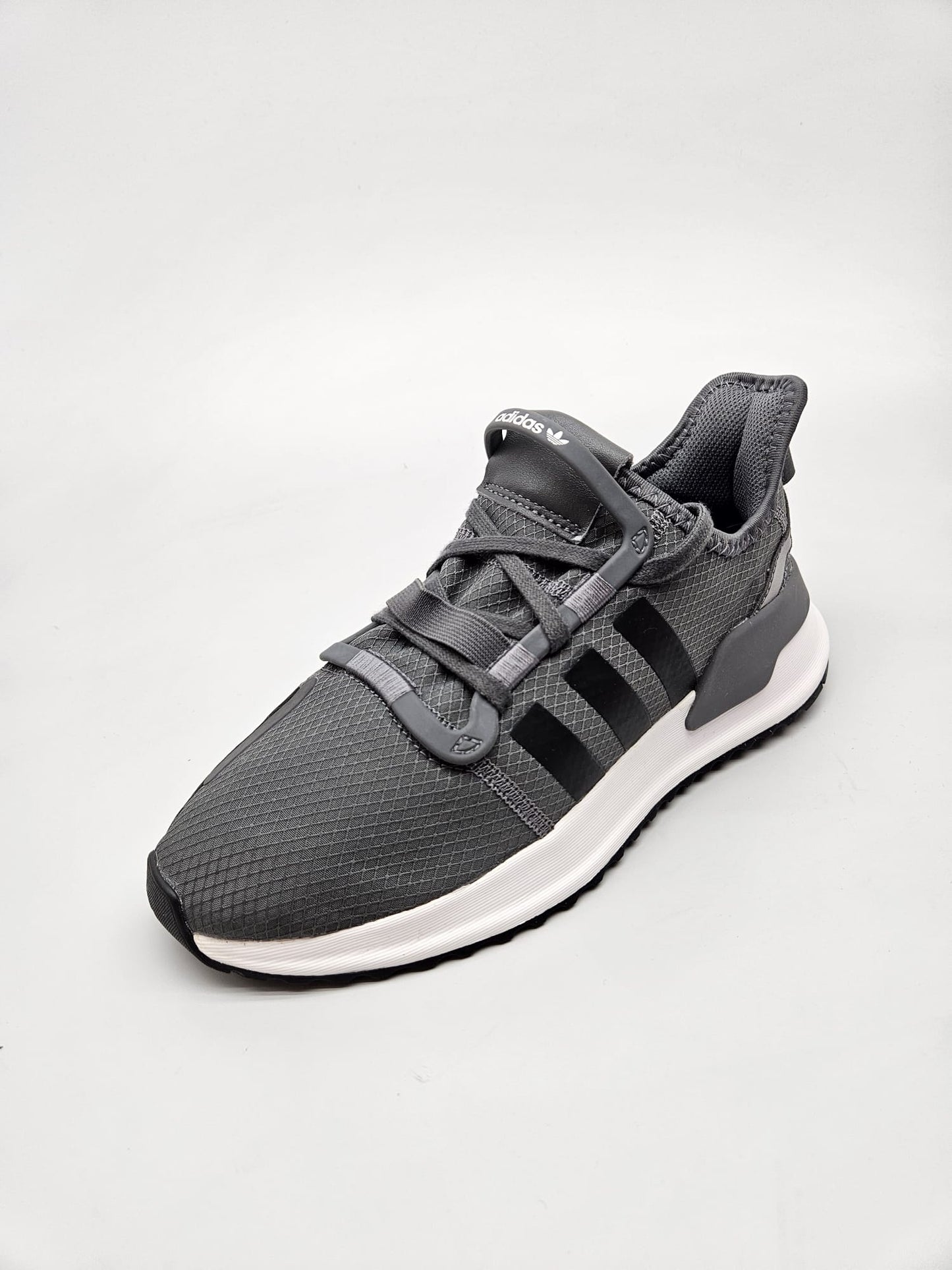 ADIDAS NOVI ORIGINAL PATIKI BR 38.5