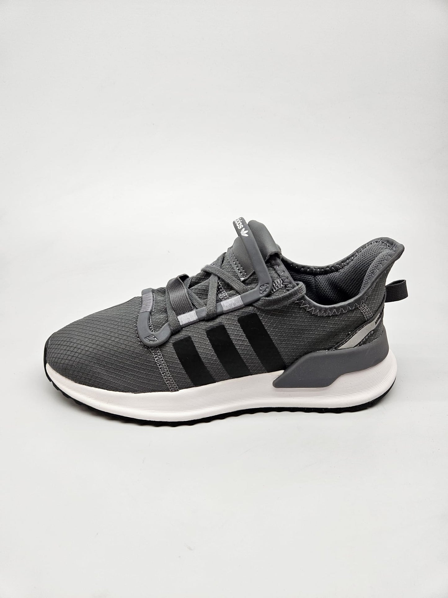 ADIDAS NOVI ORIGINAL PATIKI BR 38.5