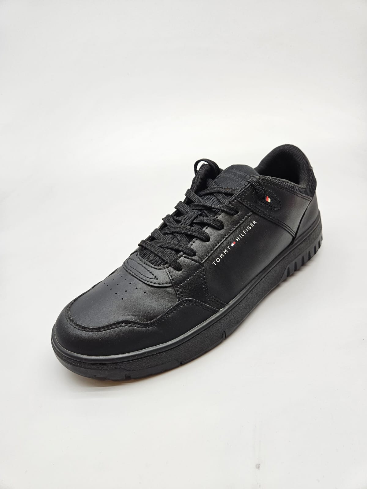 TOMMY HILFIGER ORIGINAL KOZNI PATIKI BR 43