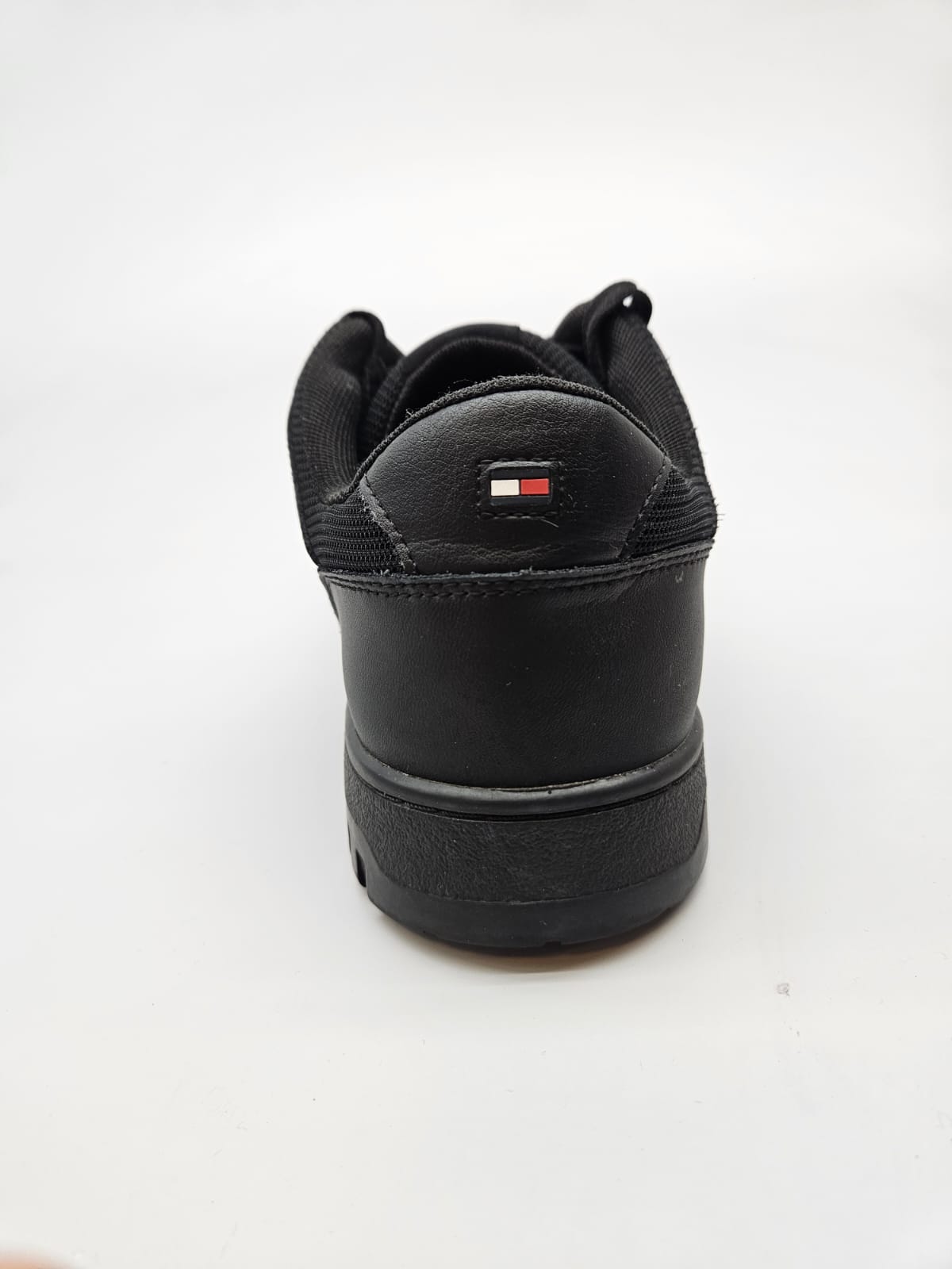TOMMY HILFIGER ORIGINAL KOZNI PATIKI BR 43