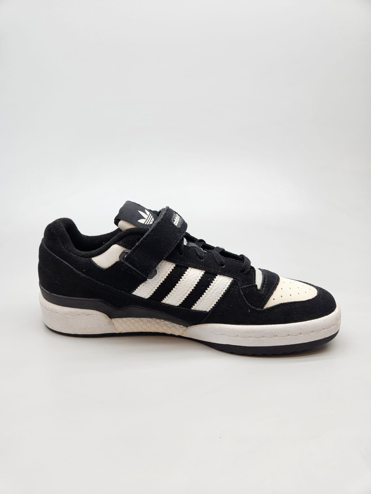 ADIDAS NOVI ORIGINAL PATIKI BR 43