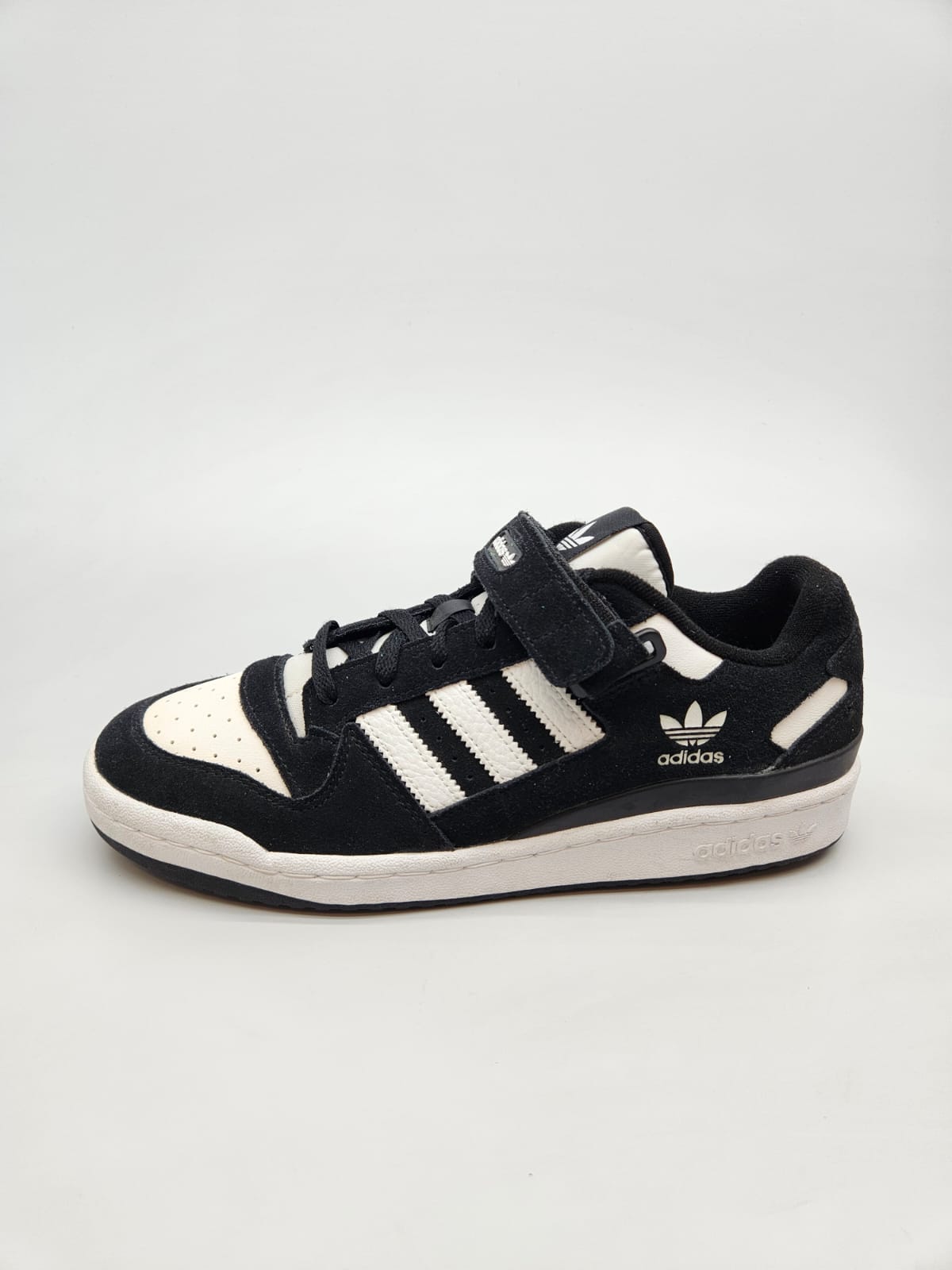 ADIDAS NOVI ORIGINAL PATIKI BR 43