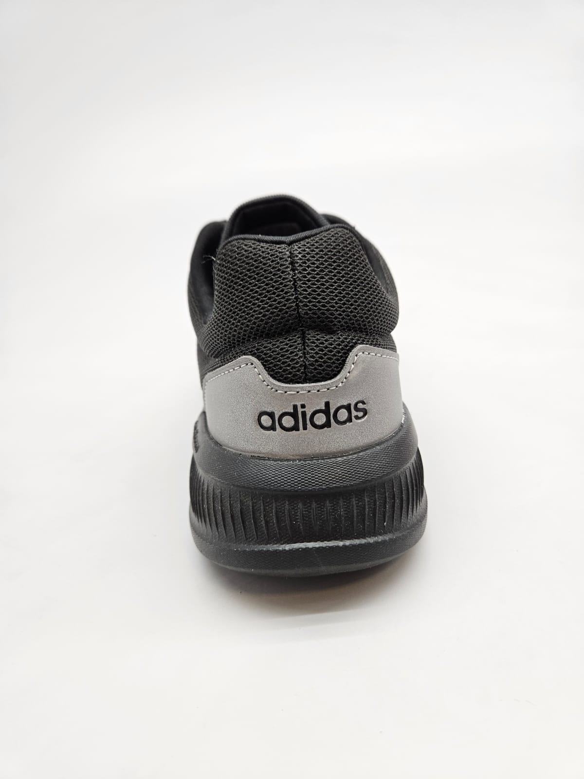 ADIDAS NOVI ORIGINAL PATIKI BR 39