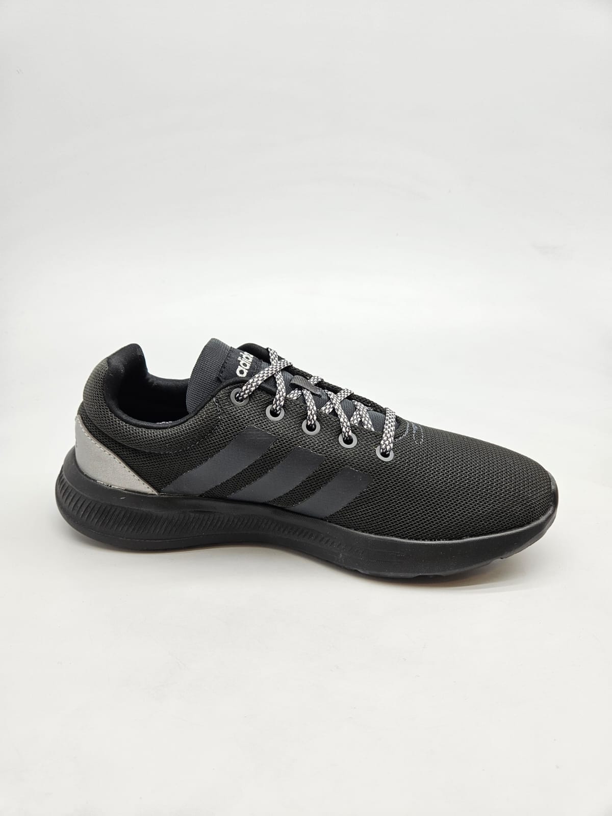 ADIDAS NOVI ORIGINAL PATIKI BR 39