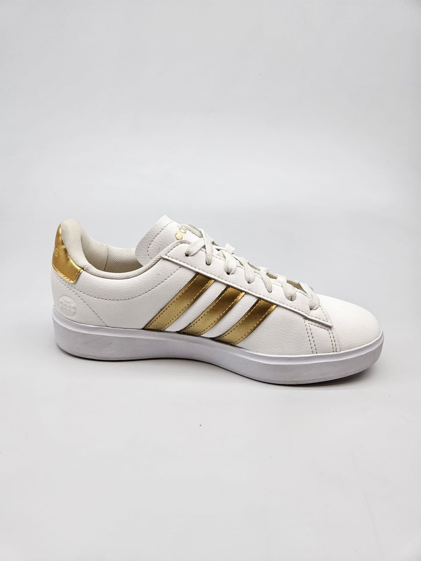 ADIDAS NOVI ORIGINAL PATIKI BR 38